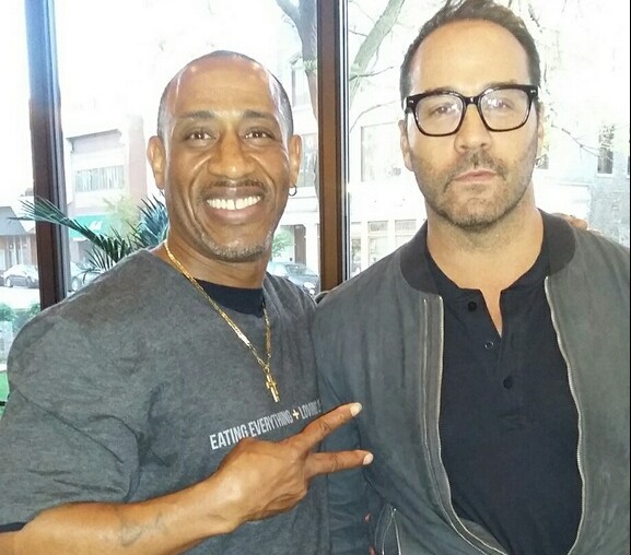 Celebrity Sighting: Jeremy Piven hanging out at LYFE Kitchen